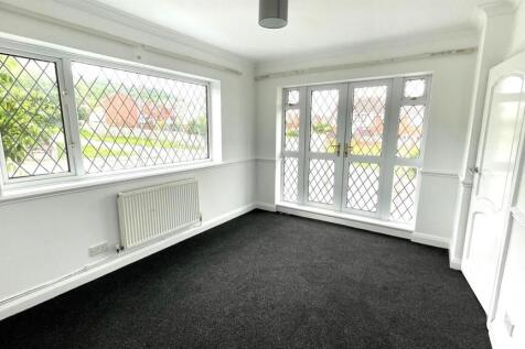 DOUBLE ASPECT BEDROOM 4