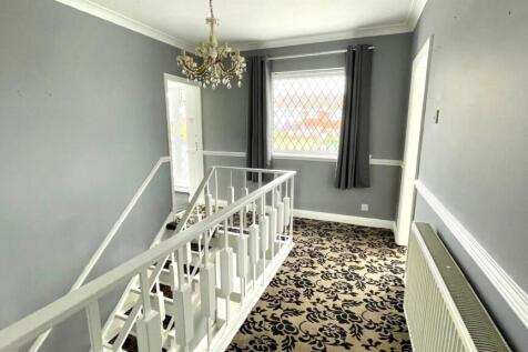 FIRST FLOOR LANDING