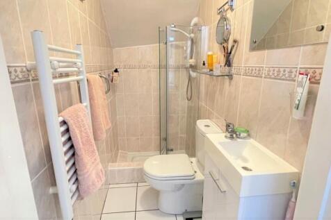 TILED 3 PIECE SHOWER ROOM EN-SUITE