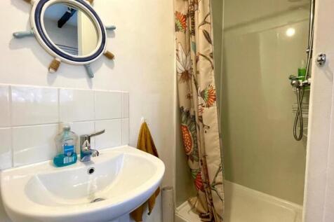 GROUND FLOOR SHOWER ROOM