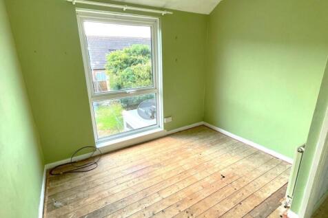 L-SHAPED BEDROOM 2