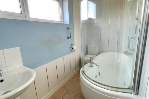 3-PIECE BATHROOM