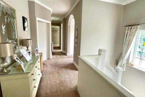 FIRST FLOOR LANDING