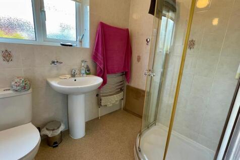 3-PIECE SHOWER ROOM
