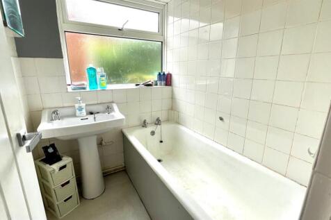 2-PIECE BATHROOM