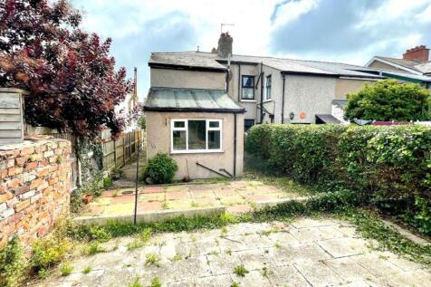 TIERED REAR GARDEN