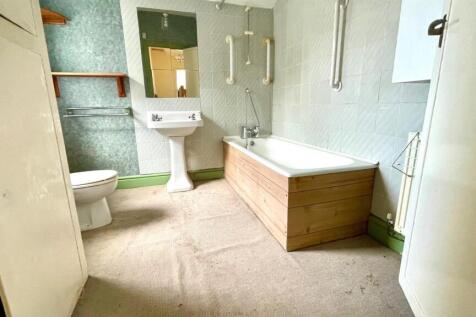 3-PIECE BATHROOM