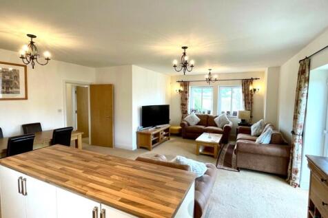 KITCHEN TO LOUNGE