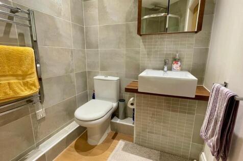 EN-SUITE 3 PIECE SHOWEROOM