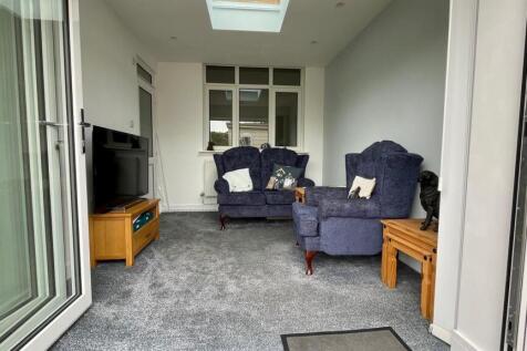 FAMILY ROOM/SUN ROOM