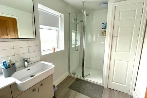 3-PIECE SHOWER ROOM