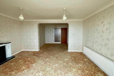 OPEN PLAN LOUNGE/DINING AREA
