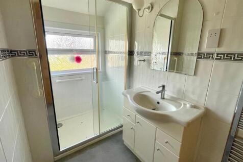 2 PIECE SHOWER ROOM