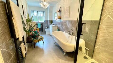 4-PIECE BATHROOM