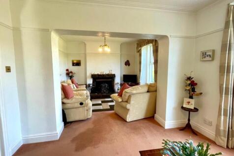 OPEN PLAN LOUNGE
