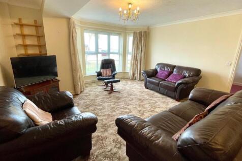 OPEN PLAN LOUNGE/ DINING ROOM