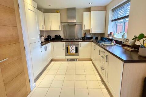 OPEN PLAN KITCHEN/ DINING ROOM