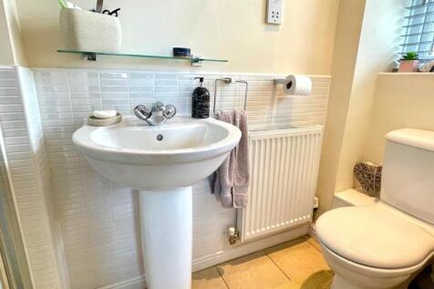 3 PIECE EN-SUITE SHOWER ROOM