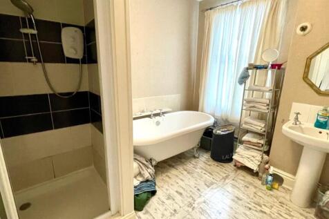 3-PIECE BATHROOM