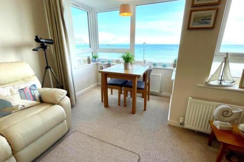 BAY WINDOW IN LOUNGE