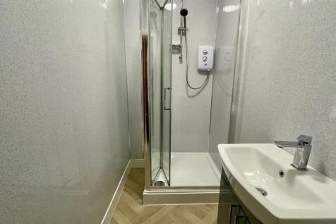 2 PIECE SHOWER ROOM