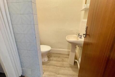 SEPARATE 2 PIECE WASH ROOM