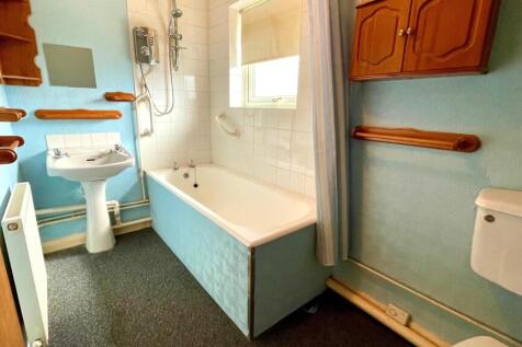 3-PIECE BATHROOM