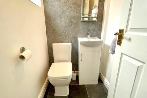 2-PIECE CLOAKROOM