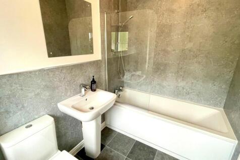 MODERN 3-PIECE BATHROOM