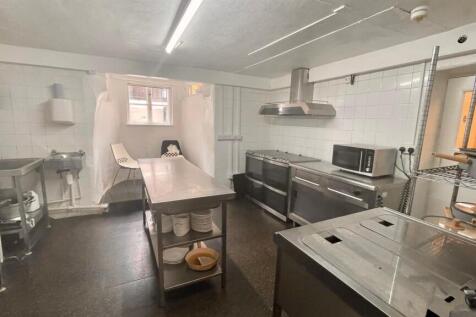 COMMERCIAL KITCHEN