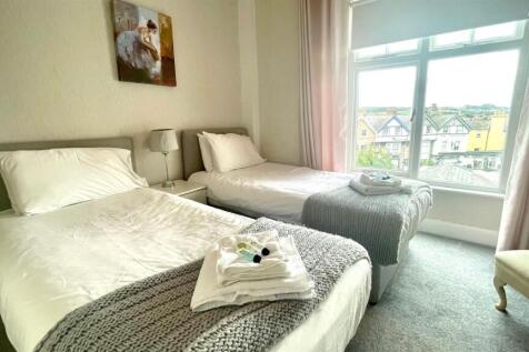 BEDROOM 14