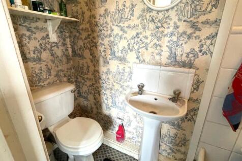 3 PIECE SHOWER ROOM EN-SUITE