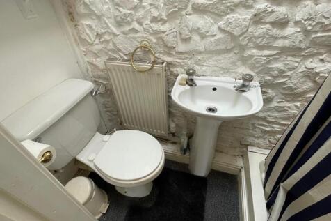 3 PIECE SHOWER ROOM EN-SUITE