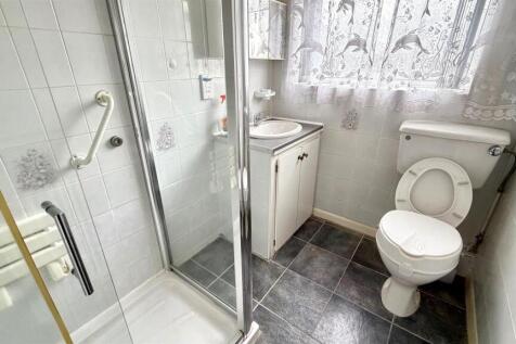 TILED 3 PIECE SHOWER ROOM