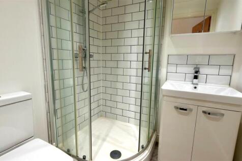 3-PIECE SHOWER ROOM