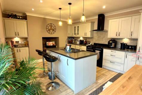 OPEN PLAN  KITCHEN/BREAKFAST/DINING ROOM