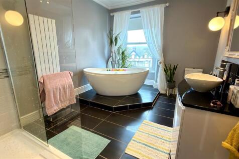 4-PIECE BATHROOM