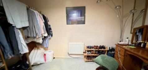 EN-SUITE DRESSING ROOM