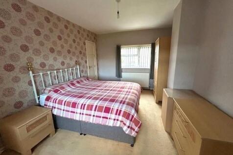 DOUBLE ASPECT BEDROOM 1