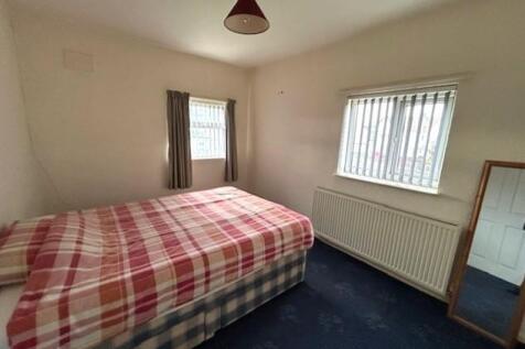 DOUBLE ASPECT BEDROOM 2