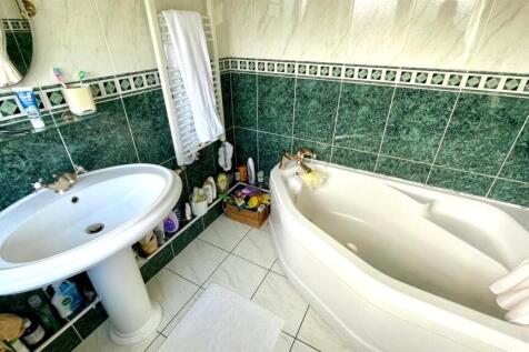 TILED 2-PIECE BATHROOM