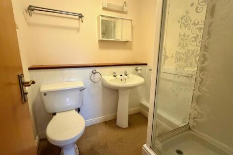 3-PIECE SHOWERE ROOM