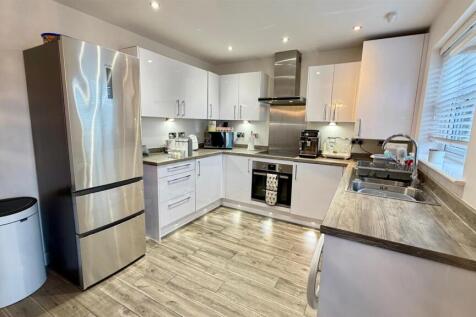 KITCHEN/ DINING ROOM