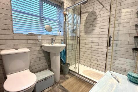 TILED 3 PIECE SHOWER ROOM