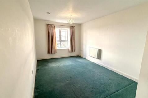 PRINCIPAL BEDROOM SUITE