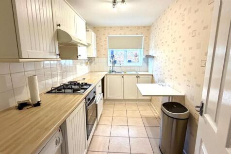 TILED KITCHEN/BREAKFAST ROOM