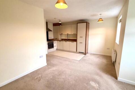 OPEN PLAN LOUNGE/DINING/KITCHEN