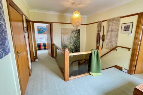 FIRST FLOOR LANDING AREA