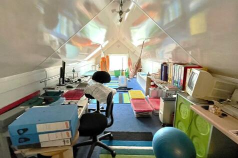 ATTIC ROOM/HOBBIES ROOM