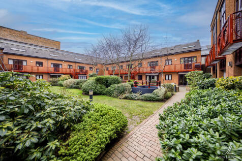 KINGS COURT EXTER...